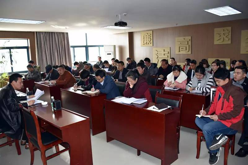 集團(tuán)組織學(xué)習(xí)《2016年1月份區(qū)紀(jì)律審查情況通報》等文件精神