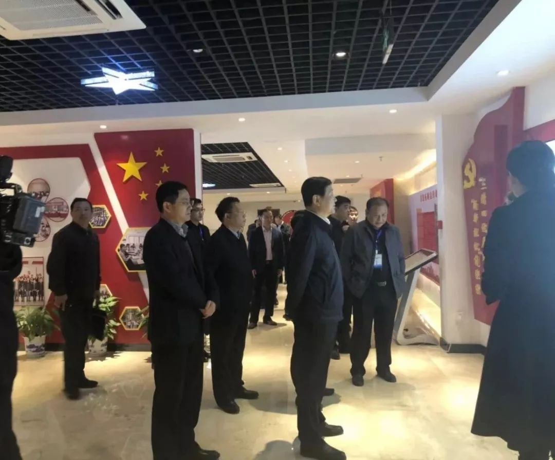 省委常委、秘書長趙力平參觀考察區(qū)黨群服務(wù)中心 