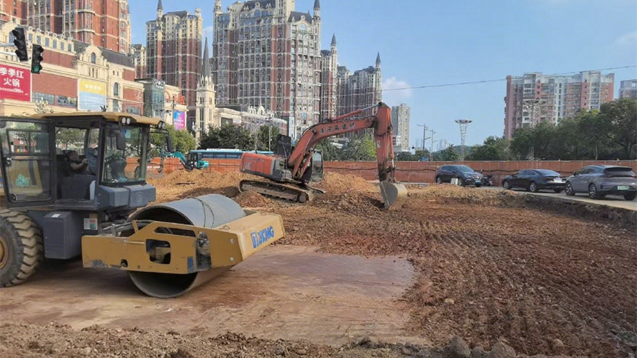 桂苑大道 &ldquo;圓盤(pán)變十字&rdquo;道路提升改造項(xiàng)目穩(wěn)步推進(jìn)中