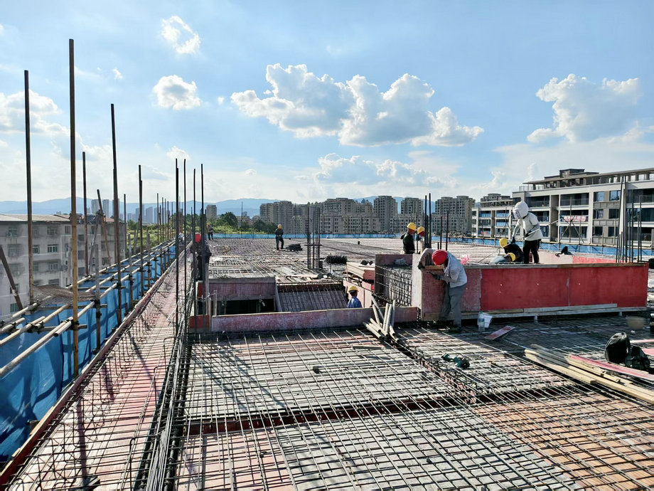 豫章師范學院附屬山丹路學校1#綜合樓封頂！