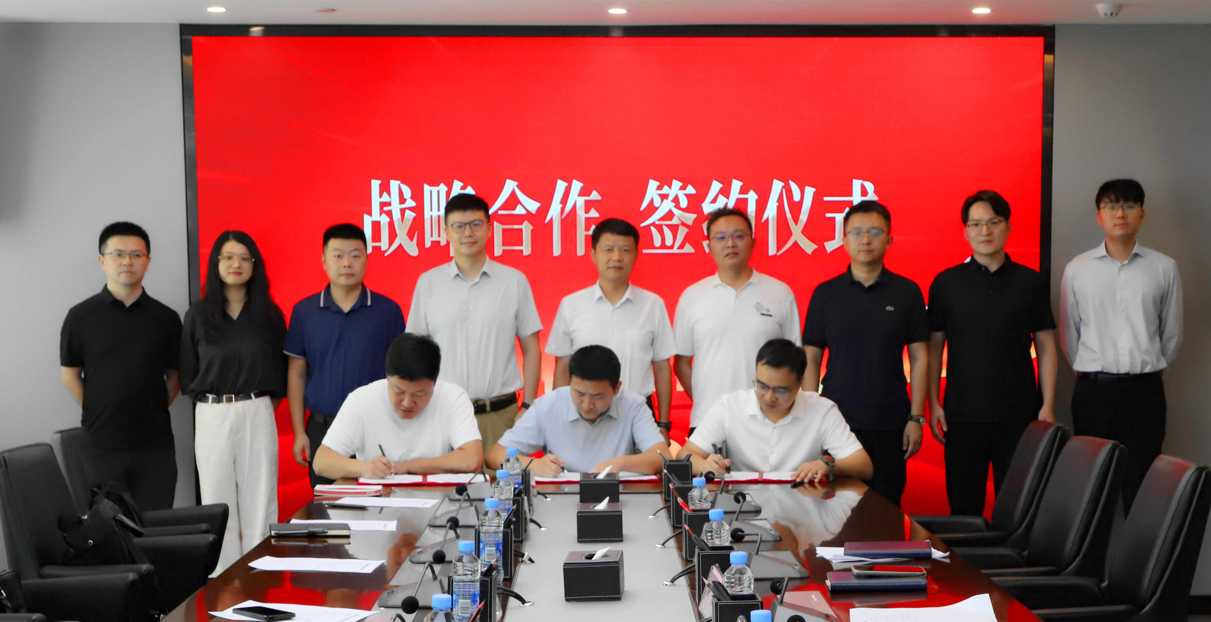 南昌經(jīng)開產(chǎn)控集團(tuán)與新華三集團(tuán)、江西英邁簽訂戰(zhàn)略合作協(xié)議